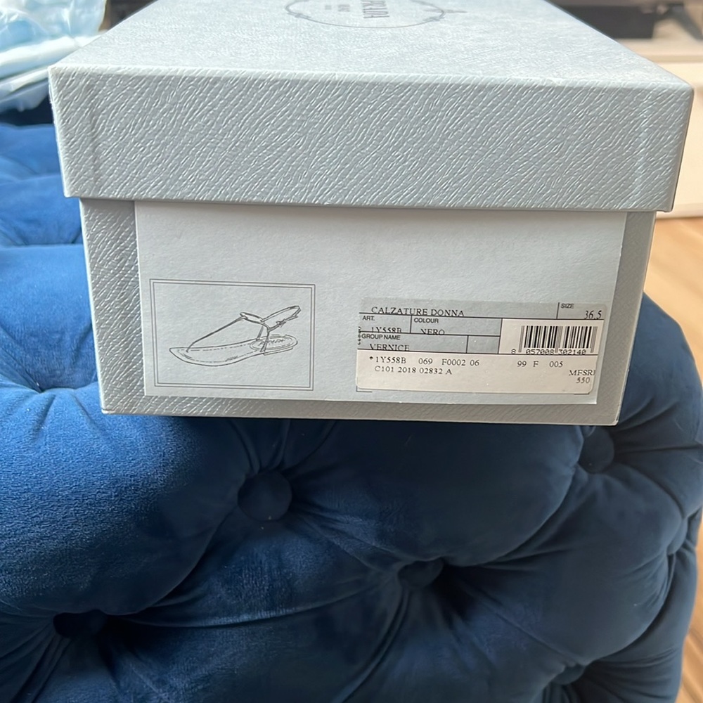 Prada patent leather thong sandals -AUTHENTIC - Picture 5 of 10